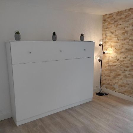 Charmant Studio Lumineux Avec Piscine Fréjus Екстериор снимка