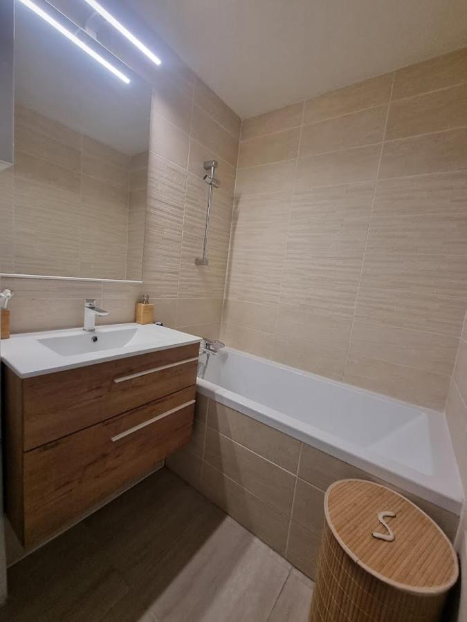 Charmant Studio Lumineux Avec Piscine Fréjus Екстериор снимка