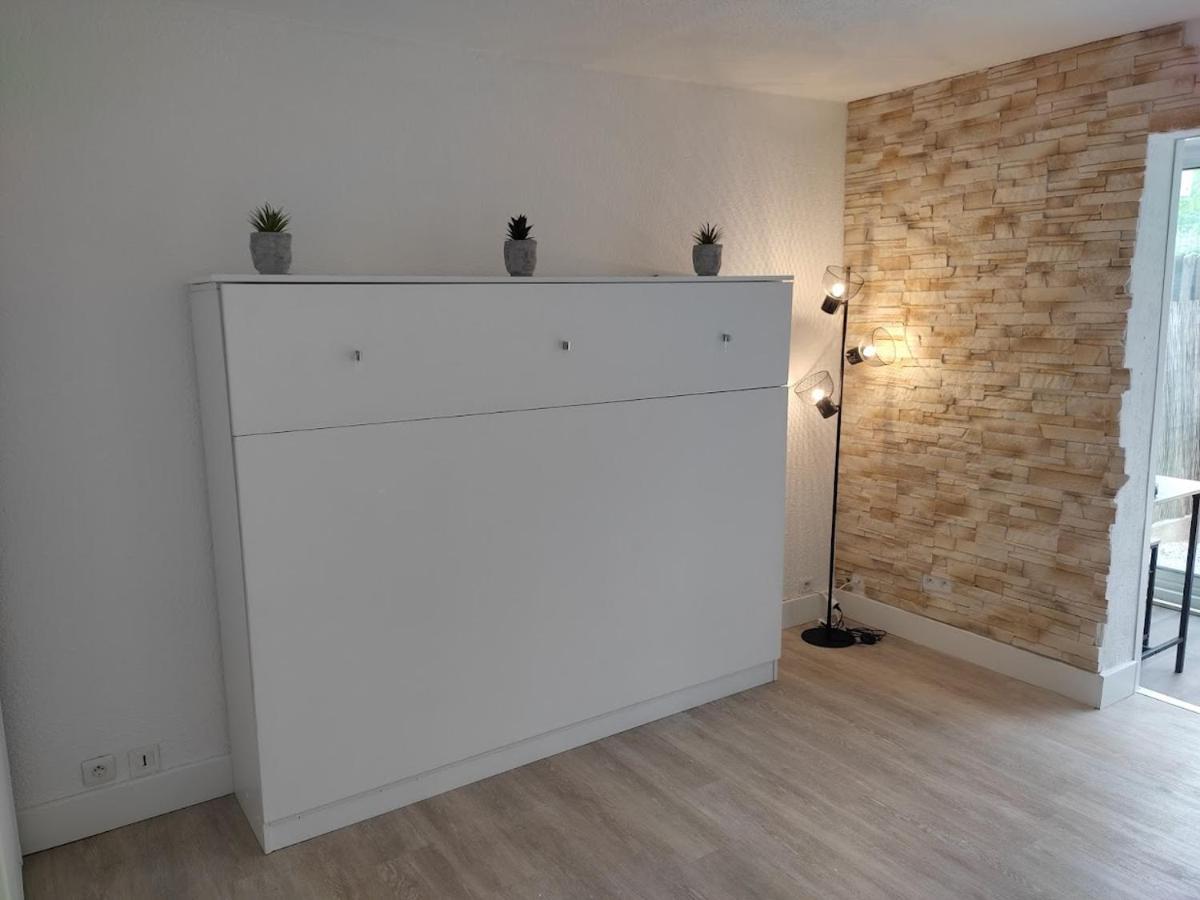 Charmant Studio Lumineux Avec Piscine Fréjus Екстериор снимка